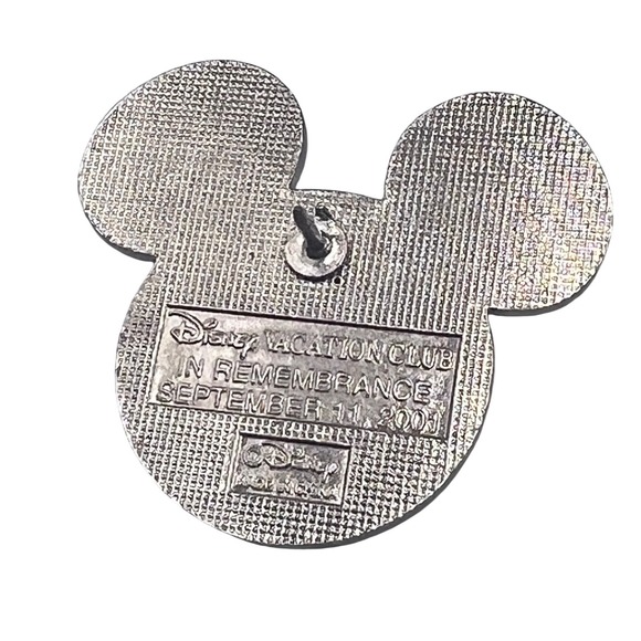 Disney WDW Vacation Club 9/11 Remembrance Mickey Mouse American Flag Pin - Picture 2 of 2